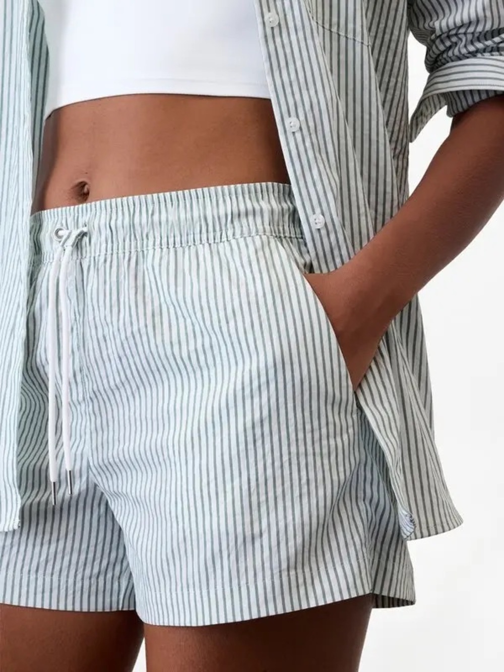 Athleta Midday Mid Rise Relaxed Shorts XL Repose Trillium Stripe Athleisure Prep